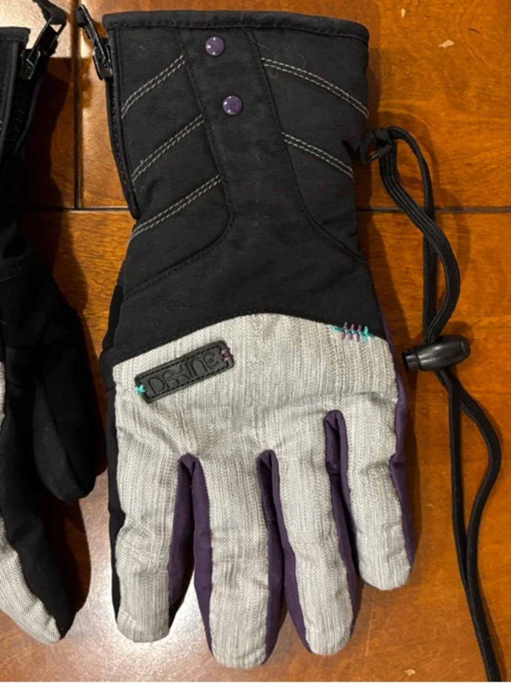 Dakine Black, Gray‎ & Purple Snowboard Gloves. Small